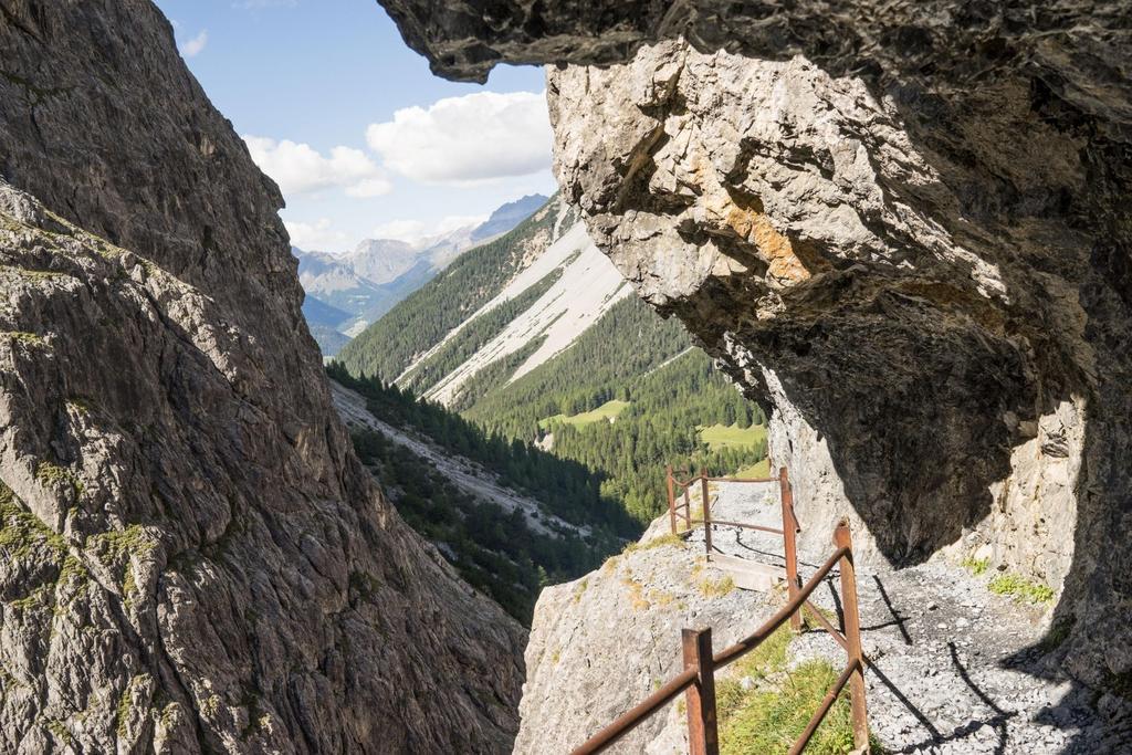 Hotel Garni Panorama Scuol Exterior foto