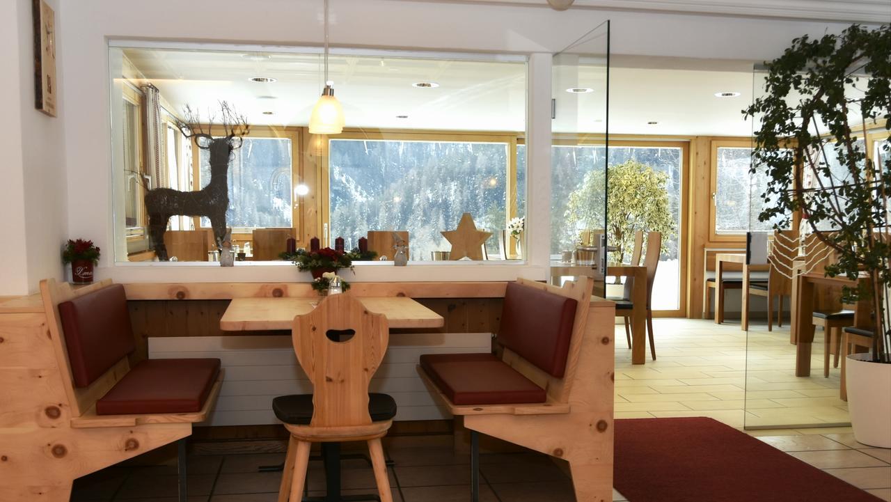 Hotel Garni Panorama Scuol Exterior foto